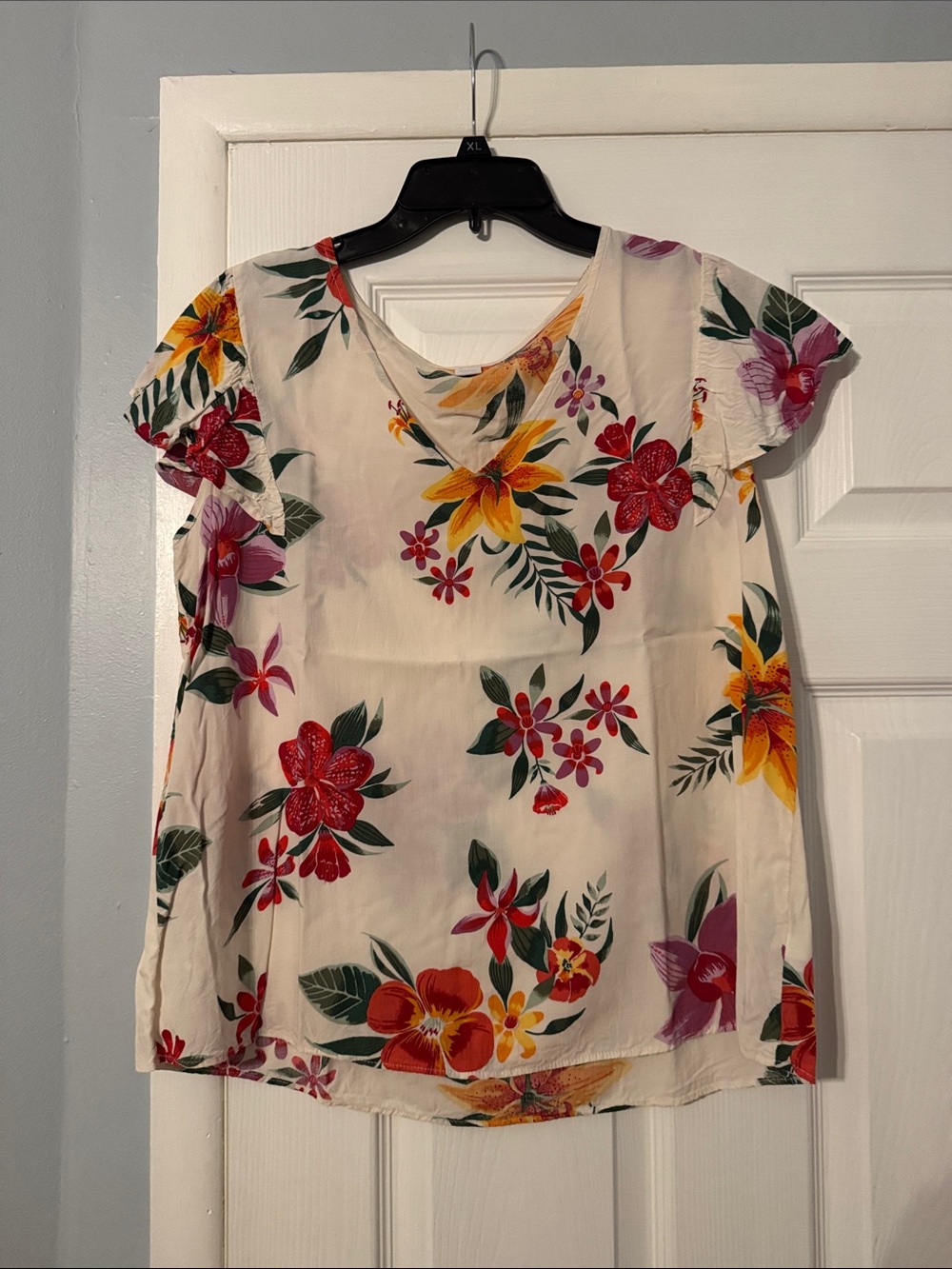 Old Navy Cream Floral Flutter-Sleeve Blouse